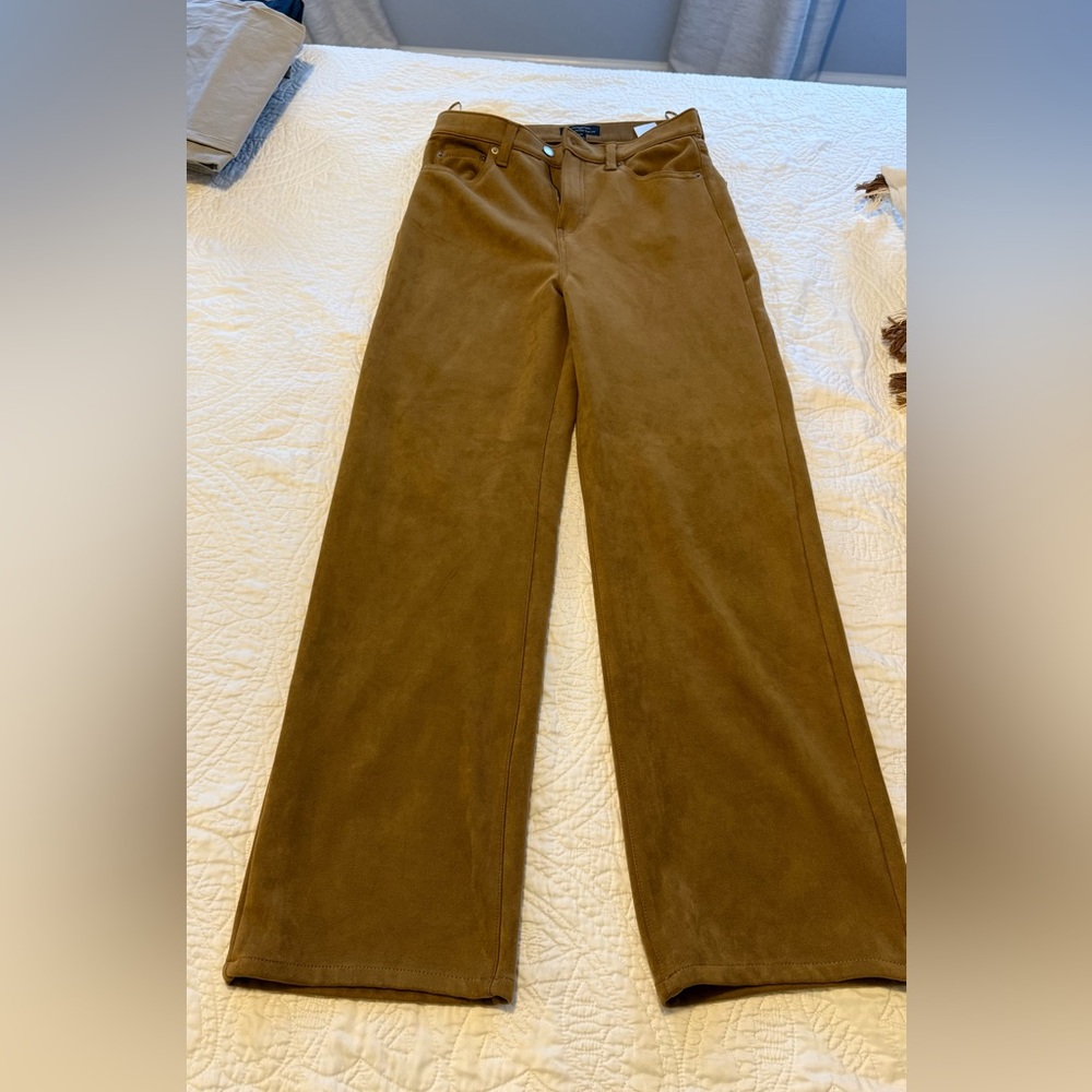 OWO BR Vegan Suede Pants